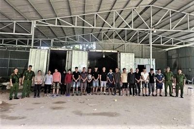 Khởi tố 18 bị can trong vụ vận chuyển hơn 5,3 tấn chân giò qua biên giới