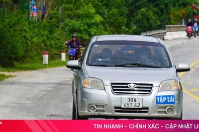 Quốc lộ 8 tiềm ẩn nguy cơ tai nạn khi vừa sửa đã hư hỏng