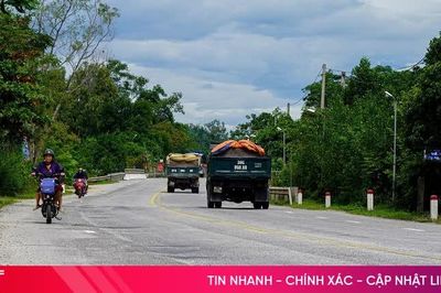 Quốc lộ 8 tiềm ẩn nguy cơ tai nạn khi vừa sửa đã hư hỏng