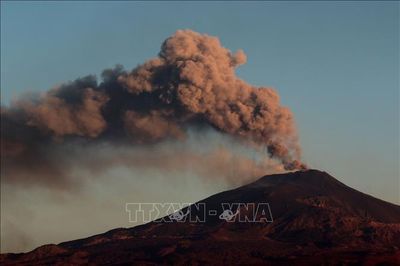 Italy: Núi lửa Etna phun tro bụi, sân bay lớn ở Sicily đóng cửa ngày thứ 5