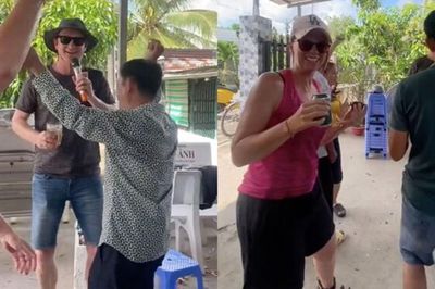 Đang đạp xe, khách Tây được mời vào đám giỗ và cái kết bất ngờ