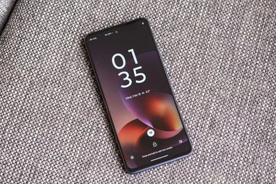 Thứ từng làm nên lợi thế điện thoại Android đang biến mất ra sao?