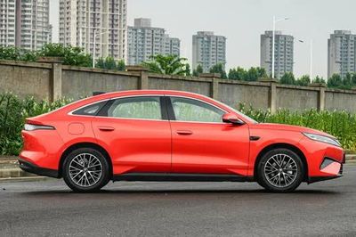 Xe sedan hạng D mạnh 322 mã lực, tiêu thụ 2,59 lít xăng/100 km, giá chưa tới 400 triệu đồng