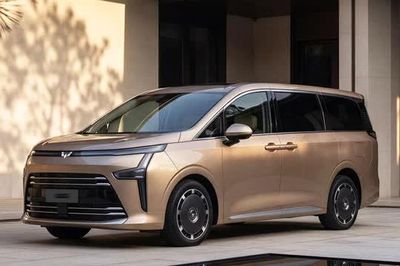 Xe MPV dài hơn 5 mét, di chuyển 170 km không cần đổ xăng, giá gần 800 triệu đồng
