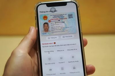 Có giấy tờ trên VNeID, người dân không phải nộp bản giấy khi làm thủ tục
