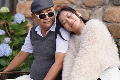 Hạnh phúc của NSND Việt Anh và vợ trẻ sau gần 1.500 tỷ đồng