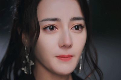 Địch Lệ Nhiệt Ba đang bị đe dọa vị thế?