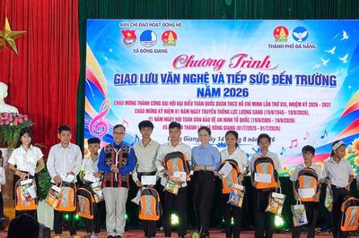 Tiếp sức đến trường cho học sinh xã Đông Giang