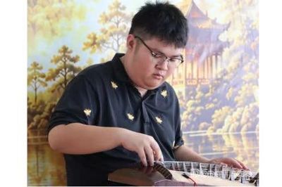 Minh Huân và niềm đam mê nhạc cụ dân tộc