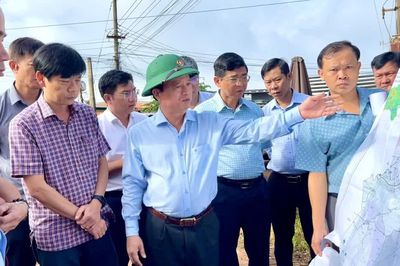 Phó Chủ tịch Thường trực UBND tỉnh Nguyễn Tuấn Thanh làm việc với các xã Chư Pưh, Ia Le, Ia Hrú