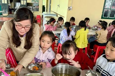 Thủ tướng Chính phủ: Siết chặt an toàn thực phẩm, tăng giám sát bữa ăn học đường