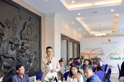 Góc nhìn khác từ 'Cà phê doanh nhân'