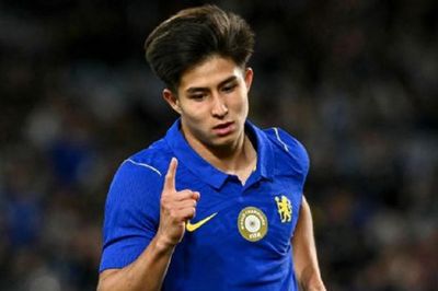 Thần đồng Dastan Satpayev ký hợp đồng đến năm 2033 với Chelsea rồi sang Burnley thi đấu