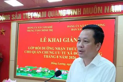 Khai giảng lớp bồi dưỡng nhận thức về Đảng dành cho quần chúng ưu tú