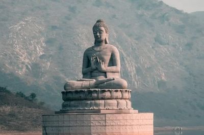 Khác biệt giữa Phật và A-la-hán