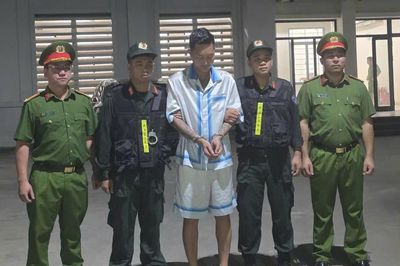 Huấn 'Hoa hồng' bị khởi tố, bắt tạm giam về những tội danh gì?