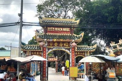 TP.HCM: Miễu Mạch Nước gần 200 năm tuổi tự phun giữa lòng đất Đông Thạnh