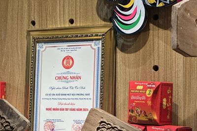 Khuôn bánh trăm tuổi và câu chuyện giữ hồn Trung thu Hà Nội