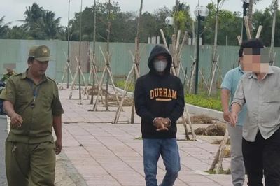 Người phụ nữ giả vờ hẹn hò, báo Công an bắt kẻ cướp
