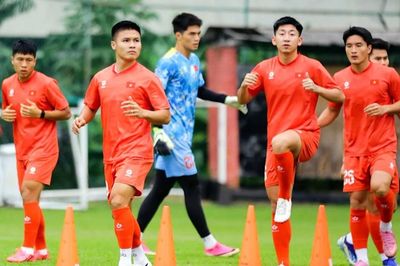 Đội tuyển Việt Nam làm quen điều kiện tại Malaysia