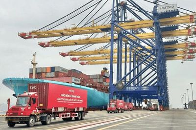 Công nghiệp tăng cao, nhập siêu lập kỷ lục