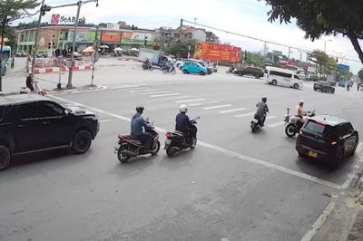 CSGT Hà Nội dẫn đường đưa bệnh nhi xuất huyết cấp đi cấp cứu