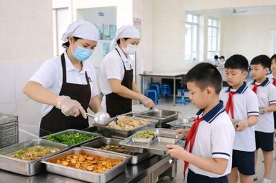 Phụ huynh sẽ được công khai giám sát khay ăn thực tế