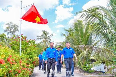 Ði giữa tự hào