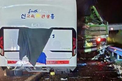 Xe khách tông xe tải trên cao tốc Phan Thiết - Dầu Giây khiến khách nước ngoài tử vong