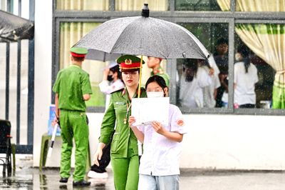 Sáng nay, hơn 300 thí sinh chuyên Tuyên Quang vào buổi thi cuối 2 môn tự chọn