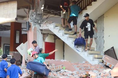 Động đất 7,7 độ richter rung chuyển Indonesia, ít nhất 20 người thiệt mạng