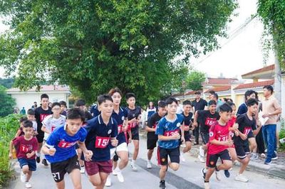 Sôi nổi Giải chạy Báo Hànộimới - Vì hòa bình tại xã Thượng Phúc