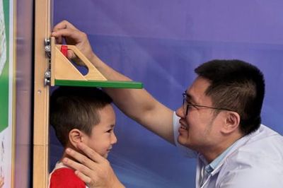 Hà Nội khám sức khỏe miễn phí cho hơn 2,2 triệu trẻ em và học sinh trước năm học mới