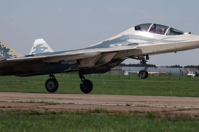 Tiêm kích Su-57 hai chỗ ngồi mở ra vai trò 'chưa từng có' trên chiến trường