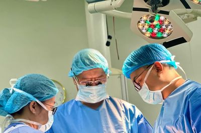 Bé trai 2 tuổi bị chó nhà tấn công, cắn nát vùng hàm gây đa chấn thương