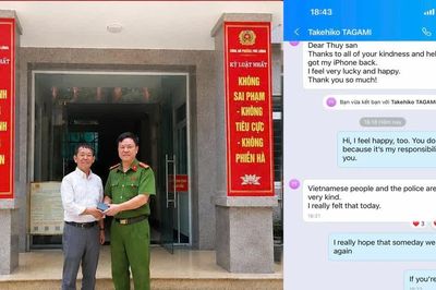 Du khách Nhật cảm ơn sự tận tâm của Công an Hà Nội