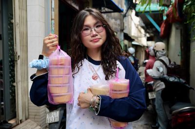 Bánh flan 'khổng lồ' 20.000 đồng ở TP.HCM, 15 phút bán hết veo 140 cái