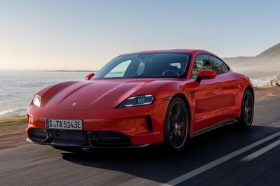 Porsche Taycan bị khai tử hay sẽ là chu kỳ thành công mới?