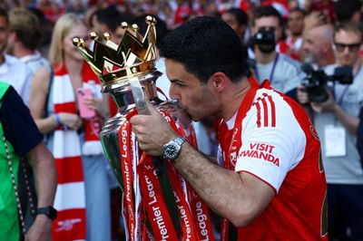 Arsenal và Man City trước mùa giải phán xét
