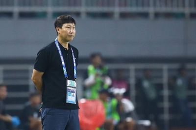 Kim Sang-sik đổi bài khi đấu Malaysia