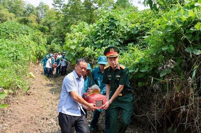 Lào Cai cất bốc 2 phần mộ liệt sĩ tại khu vực đồi Đá Vôi