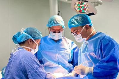 Nối lại thần kinh và phục hồi gương mặt bé trai 26 tháng tuổi sau vụ chó tấn công