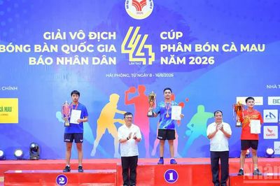 Đinh Anh Hoàng bảo vệ ngôi vô địch đơn nam sau chiến thắng áp đảo