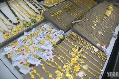 Giá vàng trong nước ngày một tiệm cận giá thế giới, chuyên gia dự đoán giá tiếp tục tăng trong tuần tới