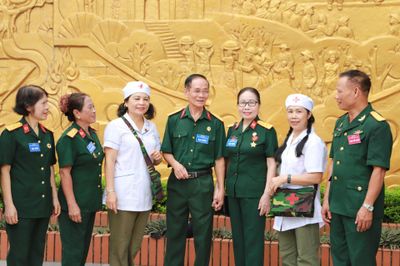Gặp mặt cựu chiến binh Trường Quân y Quân khu 2