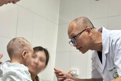 Cứu bé trai 26 tháng tuổi bị chó nhà tấn công, răng lọt vào hốc mắt