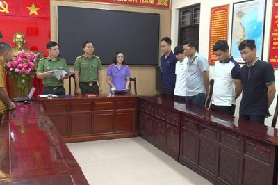 Chôn đường ống dưới đường ray, nhóm đối tượng rút trộm hàng trăm nghìn lít dầu ở ga Vinh