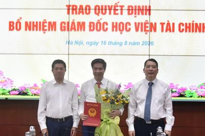 Bổ nhiệm Giám đốc và 4 Phó Giám đốc Học viện Tài chính