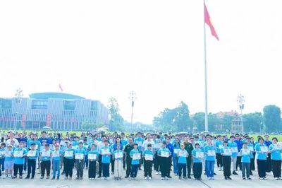 [VIDEO] PETROVIETNAM tổ chức Lễ báo công dâng Bác, tuyên dương học sinh đạt giải quốc gia, quốc tế năm học 2025 - 2026