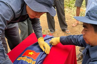 Hơn nửa thế kỷ mong ngóng, gia đình vỡ oà đón tin tìm thấy hài cốt liệt sĩ